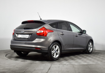 Подержанный автомобиль Ford Focus Hatchback 2013 года (6 фото)