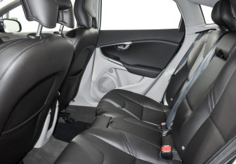 Подержанный автомобиль Volvo V40 Cross Country 2016 года (14 фото)