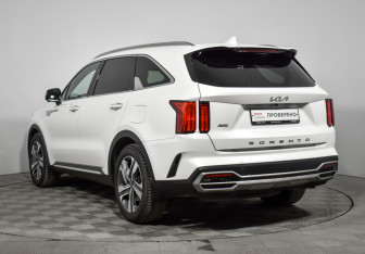 Подержанный автомобиль Kia Sorento 2023 года (7 фото)
