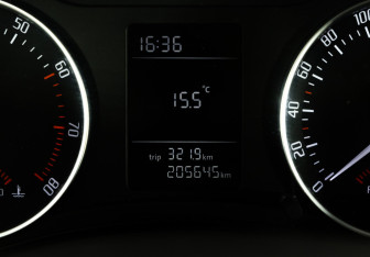 Подержанный автомобиль Skoda Octavia Liftback 2011 года (17 фото)