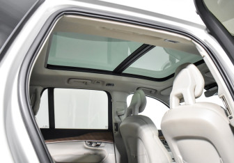 Подержанный автомобиль Volvo XC90 2021 года (18 фото)