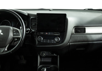 Подержанный автомобиль Mitsubishi Outlander 2013 года (14 фото)