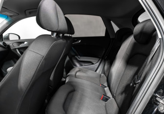 Подержанный автомобиль Audi A1 2014 года (12 фото)