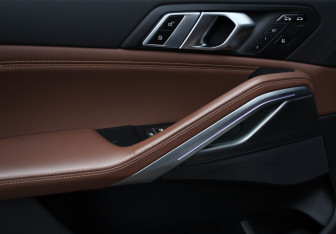 Подержанный автомобиль BMW X6 2022 года (17 фото)