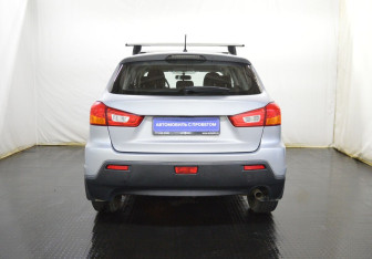 Подержанный автомобиль Mitsubishi ASX 2010 года (6 фото)
