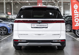 Подержанный автомобиль Kia Carnival 2021 года (6 фото)