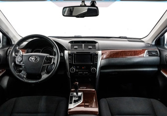 Подержанный автомобиль Toyota Camry Sedan 2013 года (10 фото)