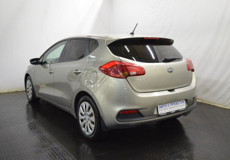 Подержанный автомобиль Kia Ceed Hatchback 2015 года (7 фото)