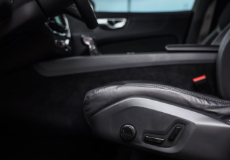 Подержанный автомобиль Volvo XC60 2020 года (23 фото)