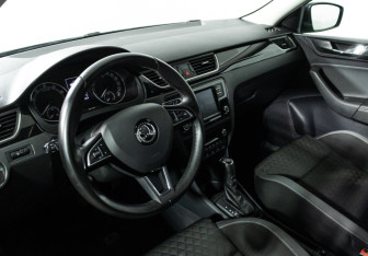 Подержанный автомобиль Skoda Rapid Liftback 2017 года (11 фото)