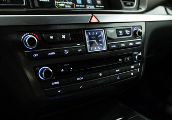 Подержанный автомобиль Genesis G80 2019 года (22 фото)