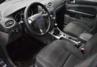 Подержанный автомобиль Ford Focus Sedan 2010 года (10 фото)