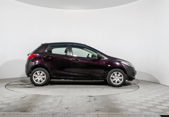 Подержанный автомобиль Mazda 2 Hatchback 2012 года (4 фото)