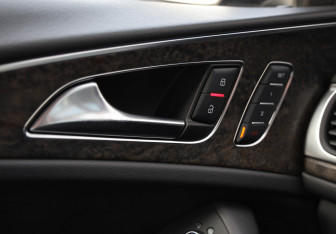 Подержанный автомобиль Audi A6 Sedan 2016 года (17 фото)