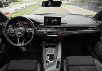 Подержанный автомобиль Audi A5 Coupe 2016 года (14 фото)