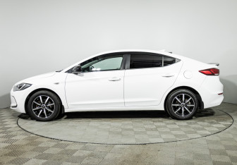 Подержанный автомобиль Hyundai Elantra Sedan 2017 года (8 фото)