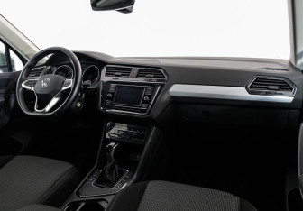 Подержанный автомобиль Volkswagen Tiguan 2021 года (11 фото)
