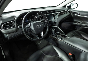 Подержанный автомобиль Toyota Camry Sedan 2018 года (11 фото)