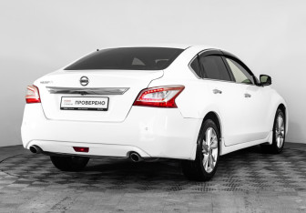 Подержанный автомобиль Nissan Teana 2015 года (5 фото)