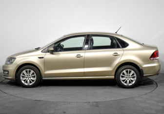 Подержанный автомобиль Volkswagen Polo Sedan 2016 года (8 фото)