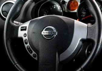 Подержанный автомобиль Nissan Qashqai 2008 года (12 фото)