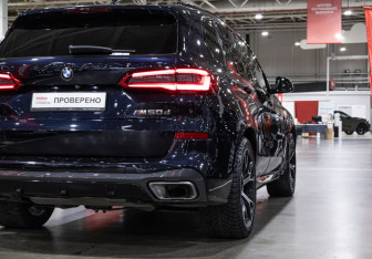 Подержанный автомобиль BMW X5 2019 года (10 фото)