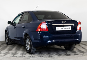 Подержанный автомобиль Ford Focus Sedan 2008 года (7 фото)