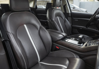 Подержанный автомобиль Audi A8 2011 года (29 фото)