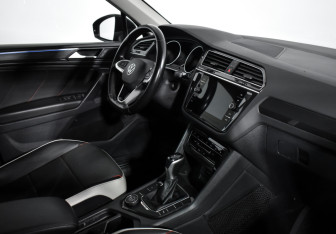 Подержанный автомобиль Volkswagen Tiguan 2021 года (12 фото)