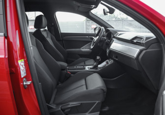 Подержанный автомобиль Audi Q3 2019 года (25 фото)