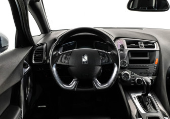 Подержанный автомобиль Citroen DS5 2012 года (11 фото)
