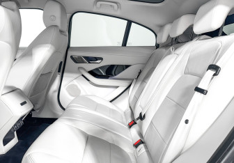 Подержанный автомобиль Jaguar I-Pace 2019 года (13 фото)