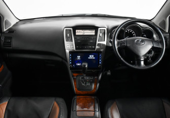 Подержанный автомобиль Toyota Harrier 2003 года (15 фото)