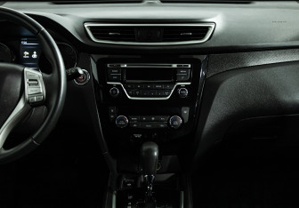 Подержанный автомобиль Nissan X-Trail 2017 года (14 фото)