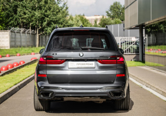 Подержанный автомобиль BMW X7 2019 года (7 фото)