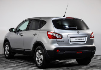 Подержанный автомобиль Nissan Qashqai 2012 года (7 фото)