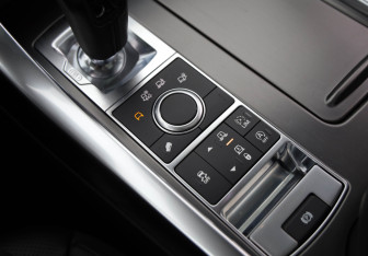 Подержанный автомобиль Land Rover Range Rover Sport 2017 года (20 фото)