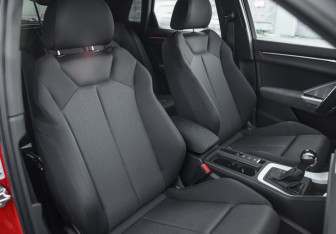 Подержанный автомобиль Audi Q3 2019 года (26 фото)