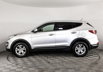 Подержанный автомобиль Hyundai Santa Fe 2012 года (8 фото)