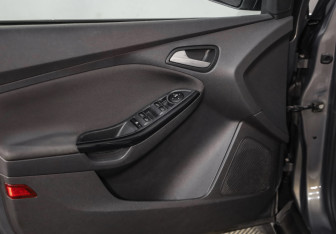 Подержанный автомобиль Ford Focus Sedan 2013 года (18 фото)