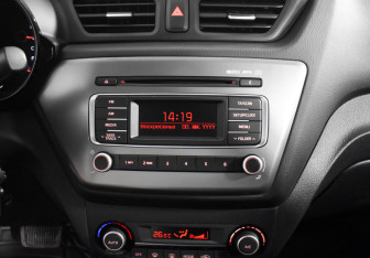 Подержанный автомобиль Kia Rio Sedan 2016 года (16 фото)