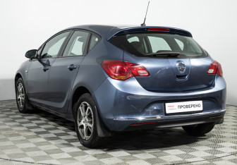 Подержанный автомобиль Opel Astra Hatchback 2013 года (7 фото)