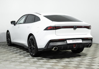 Подержанный автомобиль Changan UNI-V 2023 года (7 фото)