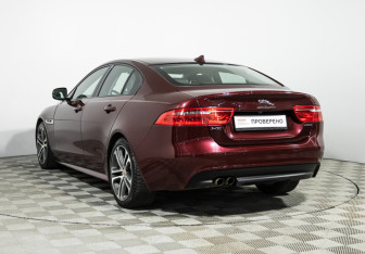 Подержанный автомобиль Jaguar XE 2015 года (7 фото)