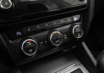 Подержанный автомобиль Skoda Octavia Liftback 2013 года (13 фото)