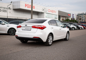 Подержанный автомобиль Kia Cerato Sedan 2016 года (6 фото)