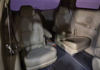 Подержанный автомобиль Kia Carnival 2018 года (31 фото)