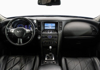 Подержанный автомобиль Infiniti QX70 2013 года (11 фото)