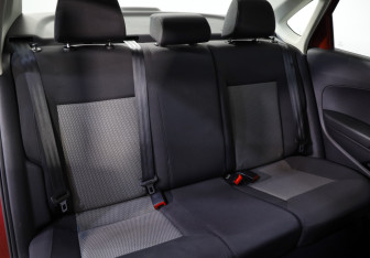 Подержанный автомобиль Volkswagen Polo Sedan 2011 года (18 фото)