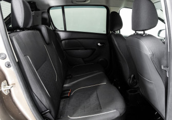 Подержанный автомобиль Renault Sandero 2019 года (14 фото)
